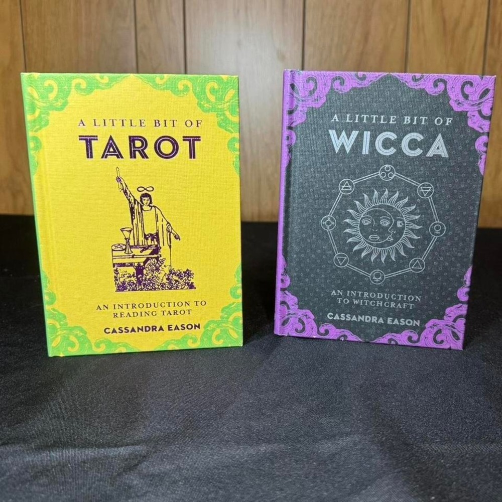 A Little Bit of Tarot and A Little Bit of Wicca book‎ set